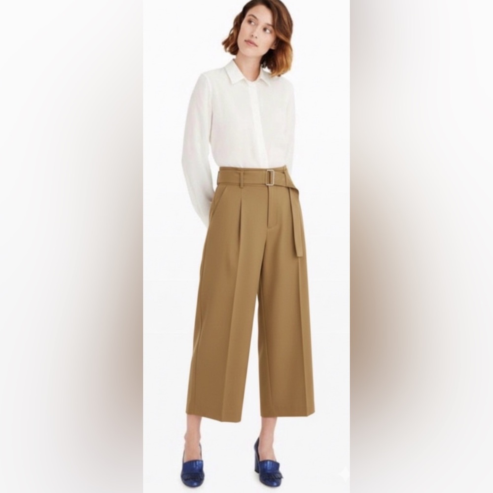Club Monaco Cropped Pleated Beige Trousers with Belt